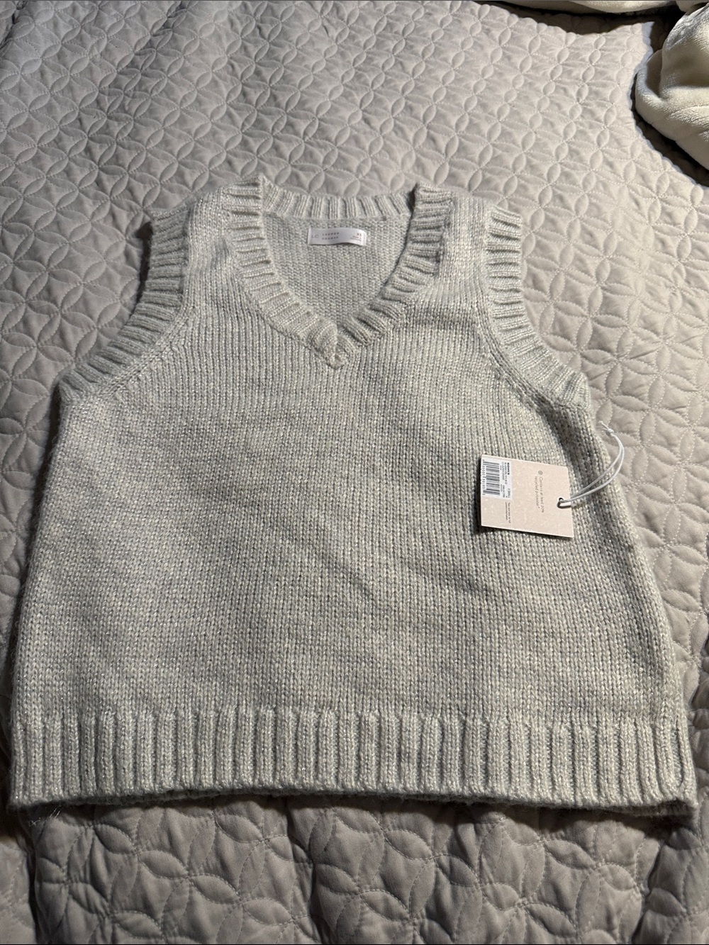 **New** Crème sweater vest